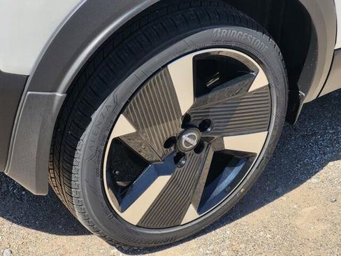 New 2025 Nissan Kicks SR w/ Illumination Package image 5