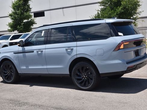 New 2026 Lincoln Navigator Reserve w/ Jet Appearance Package AWD/4WD image 10