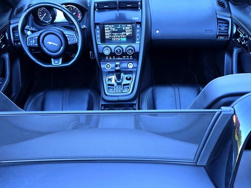 Used 2016 Jaguar F-TYPE R image 41