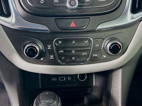 Used 2021 Chevrolet Equinox Premier FWD image 23