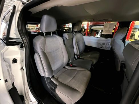 Used 2025 Toyota Sienna LE image 16