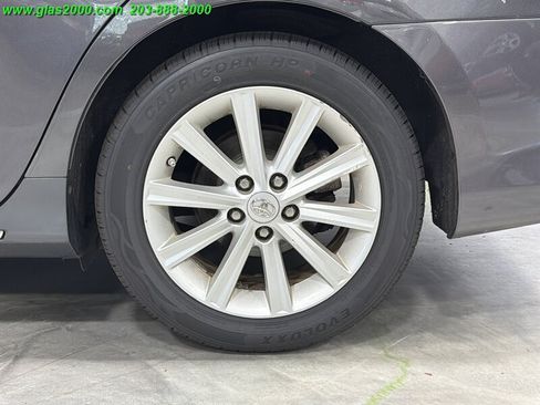 Used 2014 Toyota Camry XLE FWD image 16