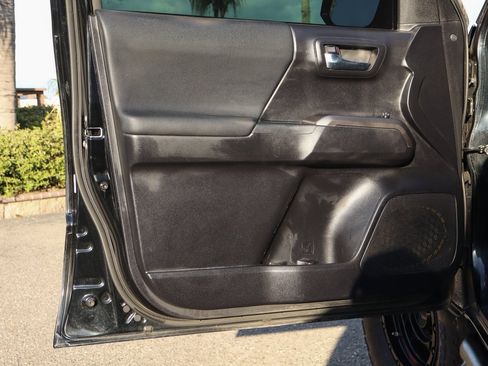 Used 2021 Toyota Tacoma TRD Off-Road image 17