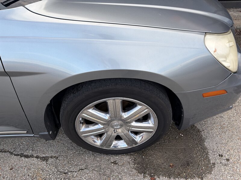 Used 2010 Chrysler Sebring Limited FWD image 29