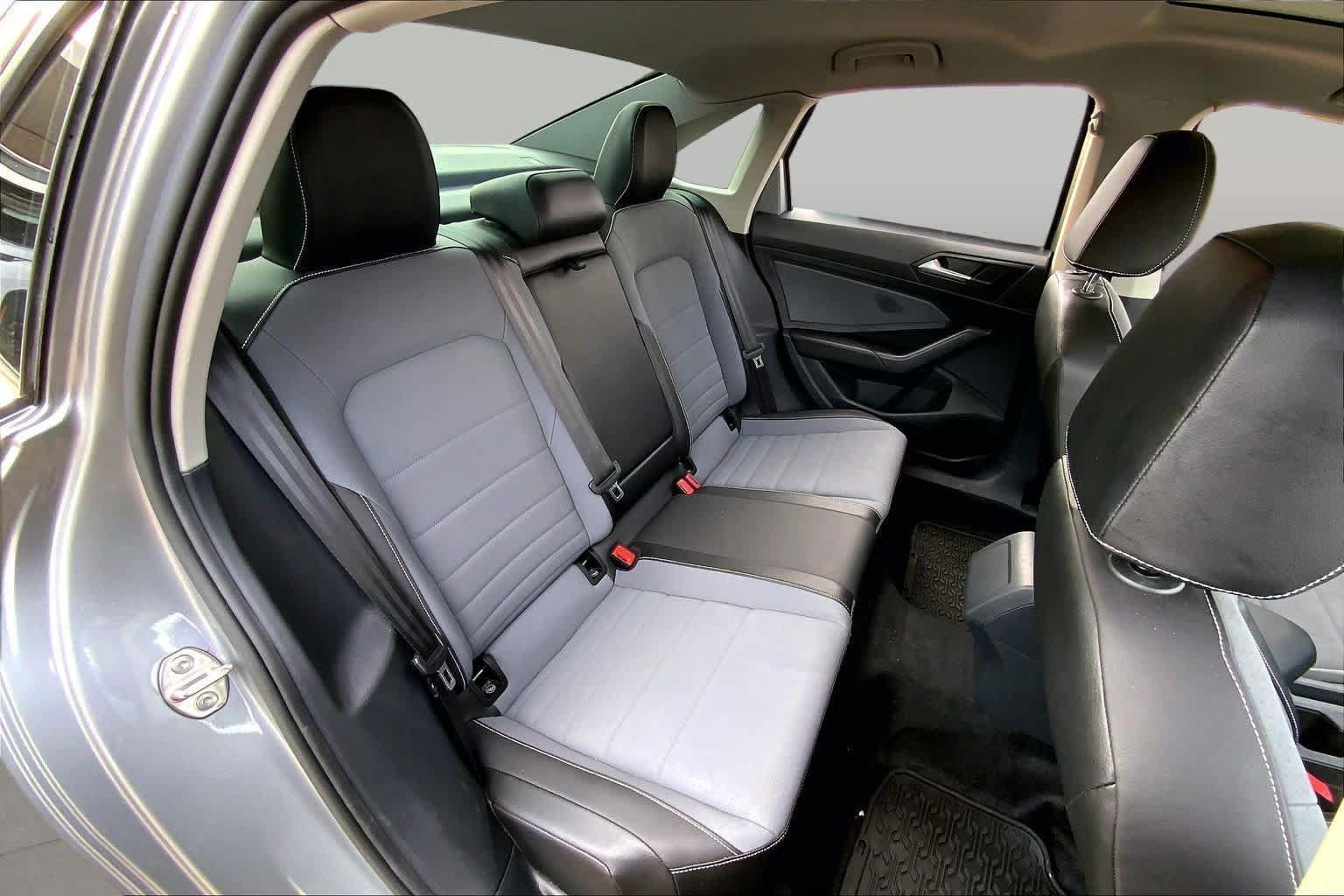 Used 2026 Volkswagen Jetta SE FWD image 19