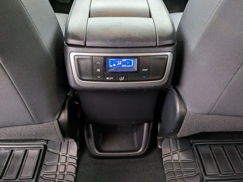 Used 2019 Toyota Highlander LE image 16