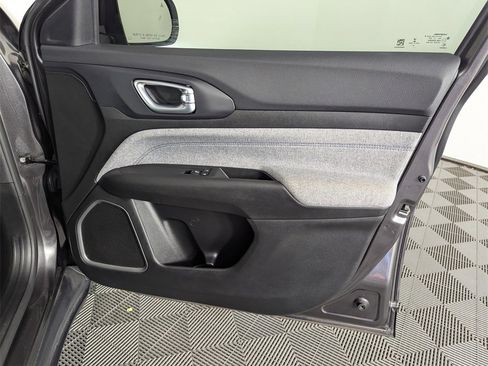 Used 2023 Jeep Compass Sport image 34