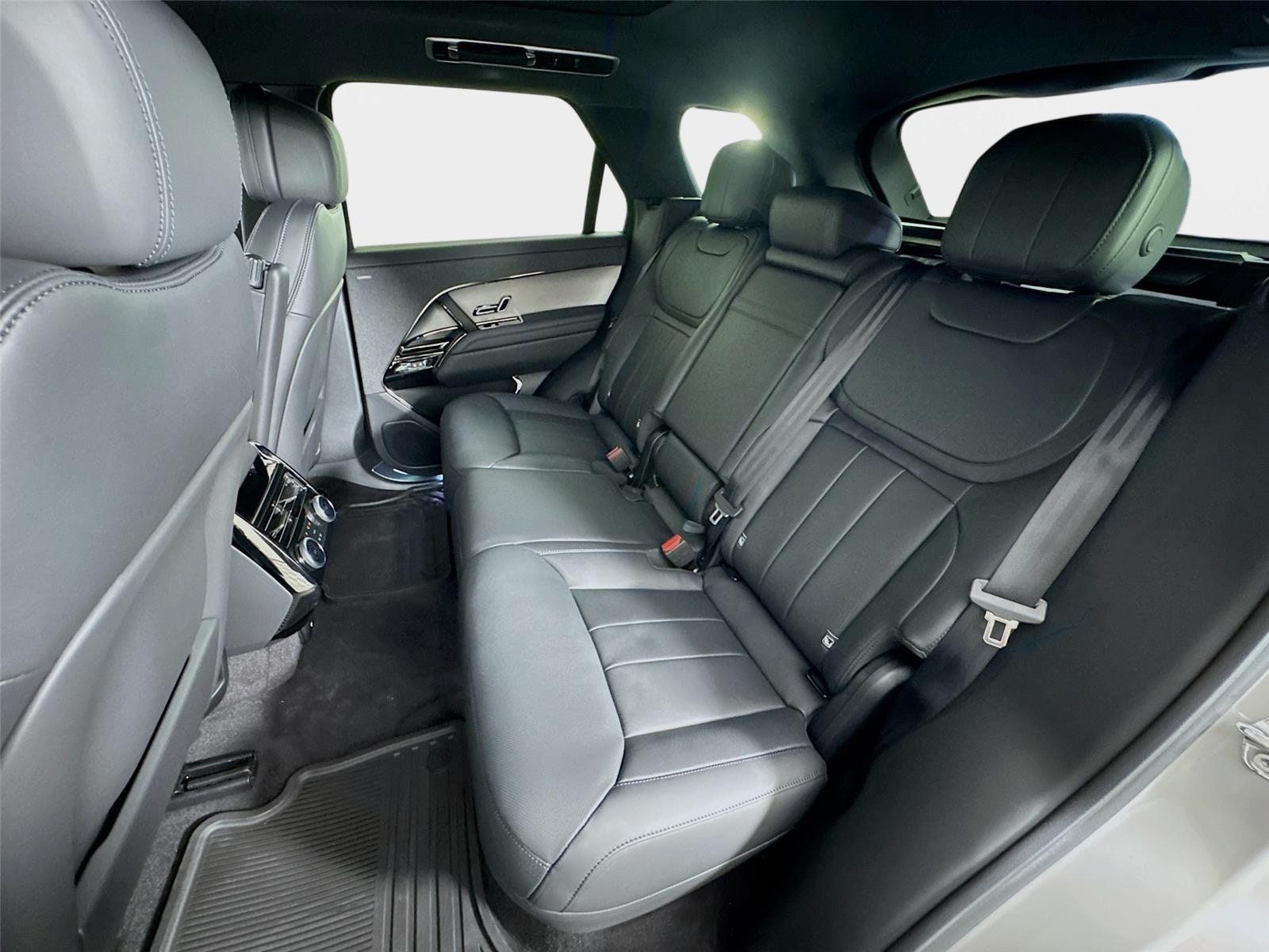 New 2026 Land Rover Range Rover Sport SE AWD/4WD image 24