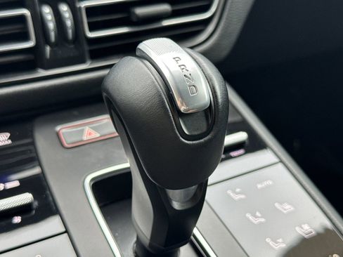 Certified 2023 Porsche Macan image 21