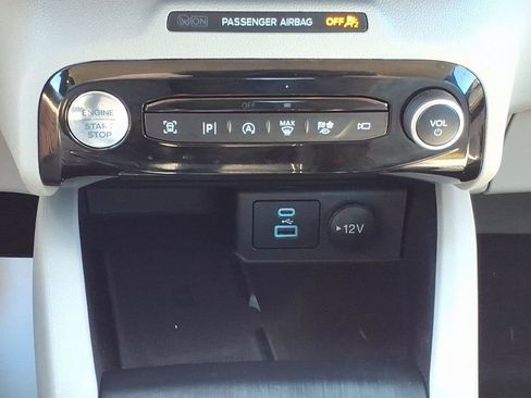 Used 2023 Ford Escape Platinum w/ Premium Technology Package AWD/4WD image 17