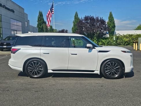 Used 2025 INFINITI QX80 Sensory AWD/4WD image 8