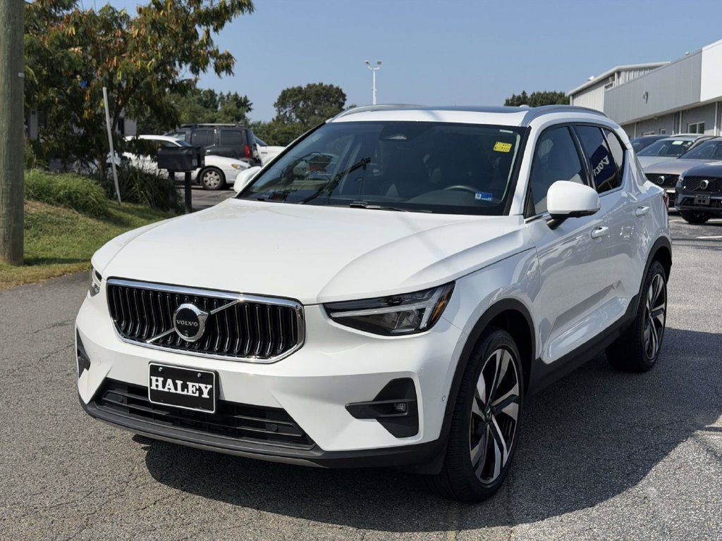 Used 2024 Volvo XC40 B5 Plus w/ Protection Package Premier AWD/4WD image 23