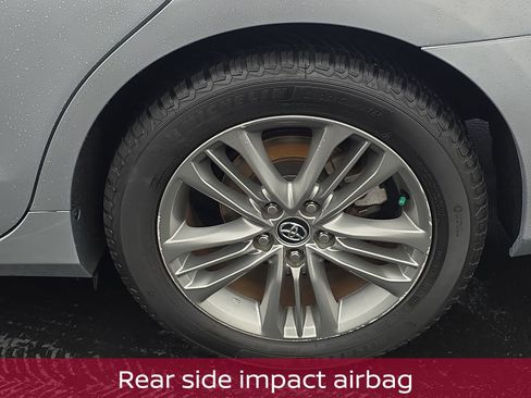 Used 2015 Toyota Camry SE image 11