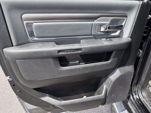 Used 2021 RAM 1500 Classic SLT RWD image 16