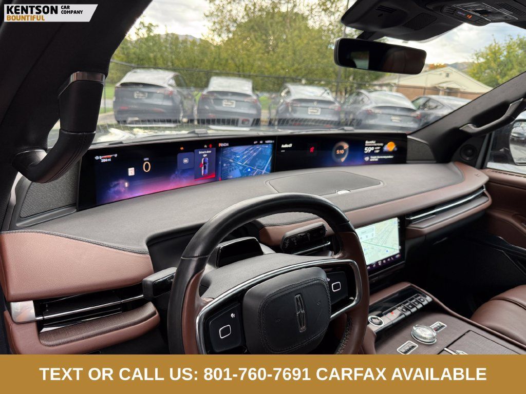 Used 2025 Lincoln Navigator Reserve AWD/4WD image 22
