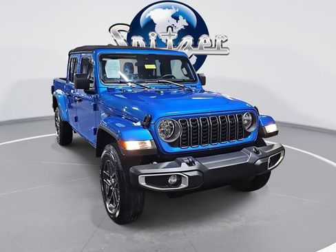 Used 2024 Jeep Gladiator Sport image 1