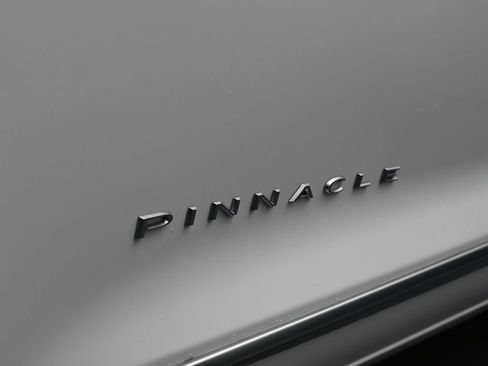 Used 2024 Chrysler Pacifica Pinnacle image 39