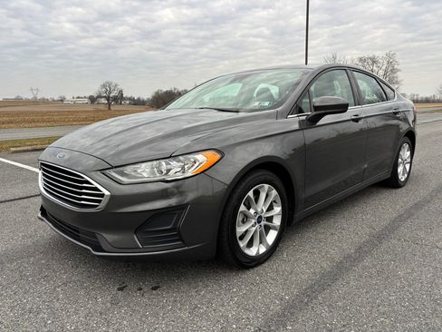 Used 2020 Ford Fusion SE image 1