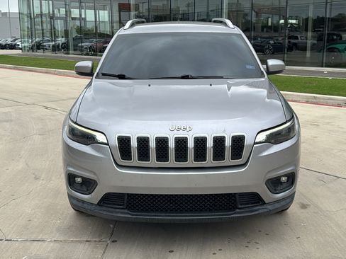 Used 2019 Jeep Cherokee Latitude Plus FWD image 2