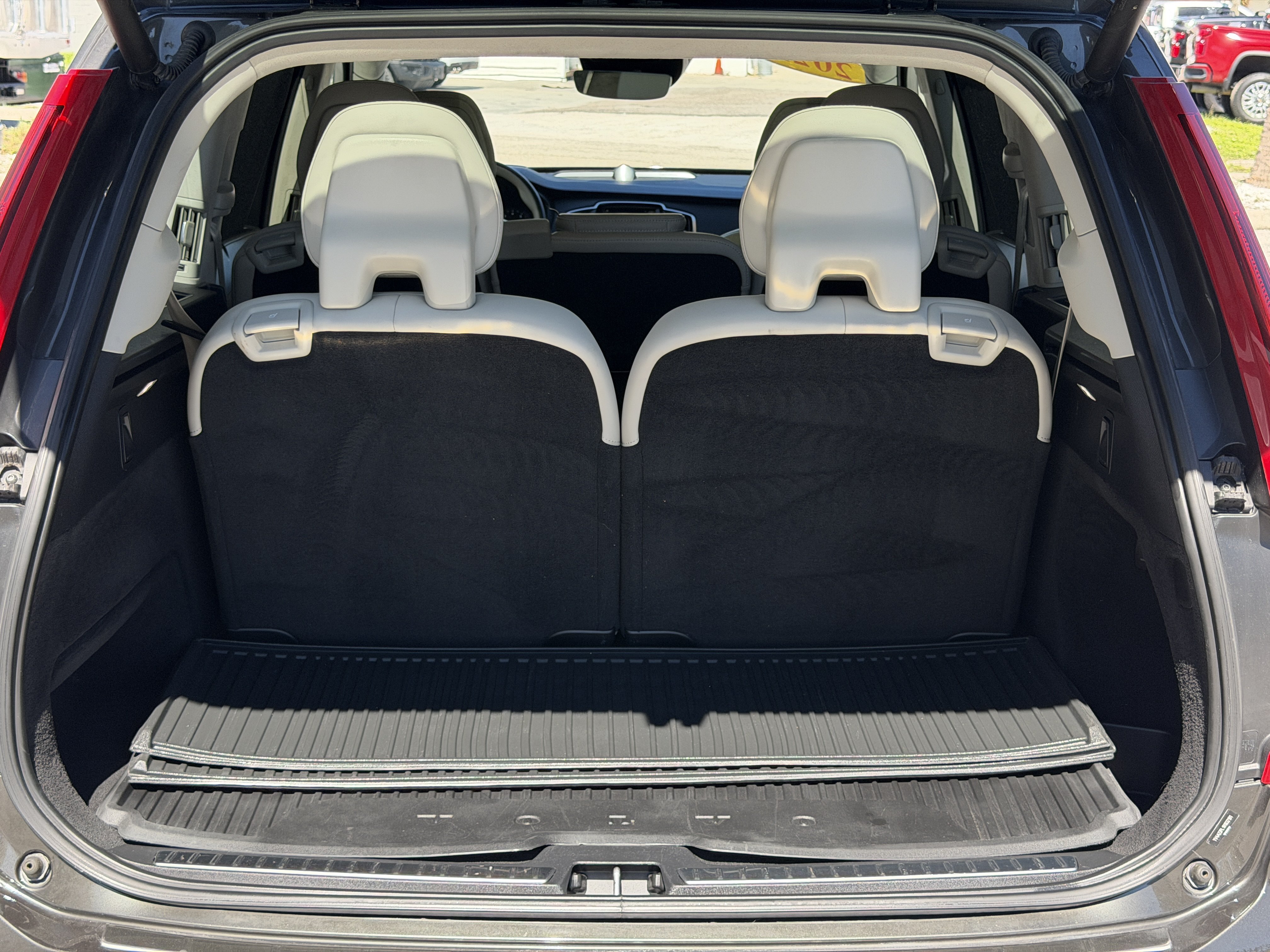 Used 2022 Volvo XC90 T6 Inscription w/ Lounge Package AWD/4WD image 11