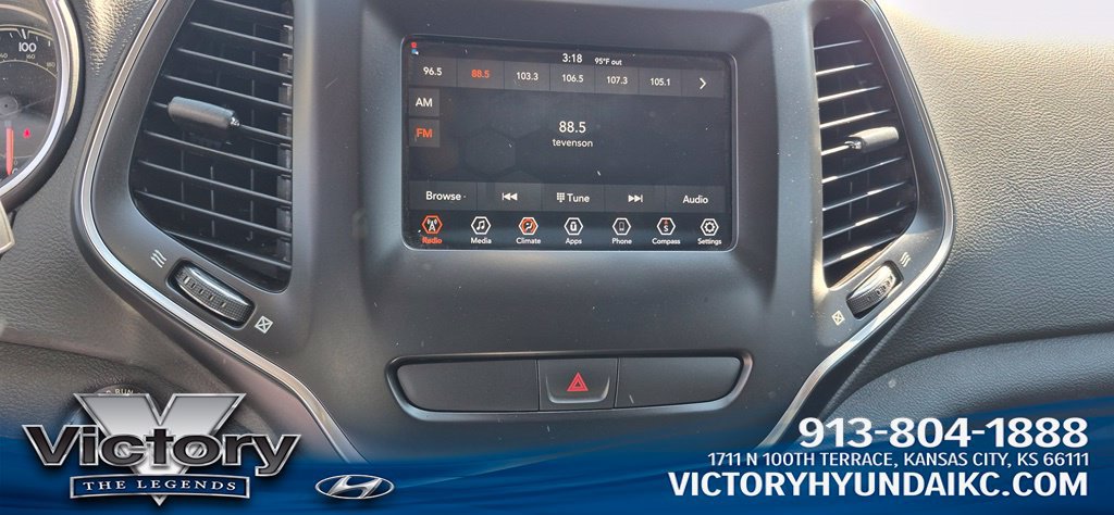 Used 2019 Jeep Cherokee Latitude w/ Popular Appearance Group FWD image 13