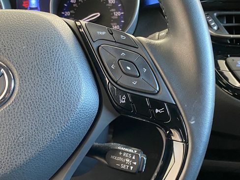 Used 2020 Toyota C-HR XLE image 29
