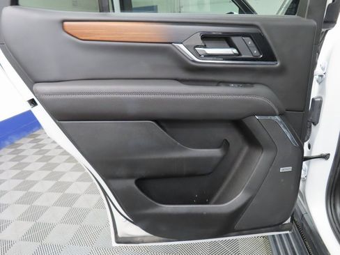 Used 2025 GMC Yukon Denali image 67