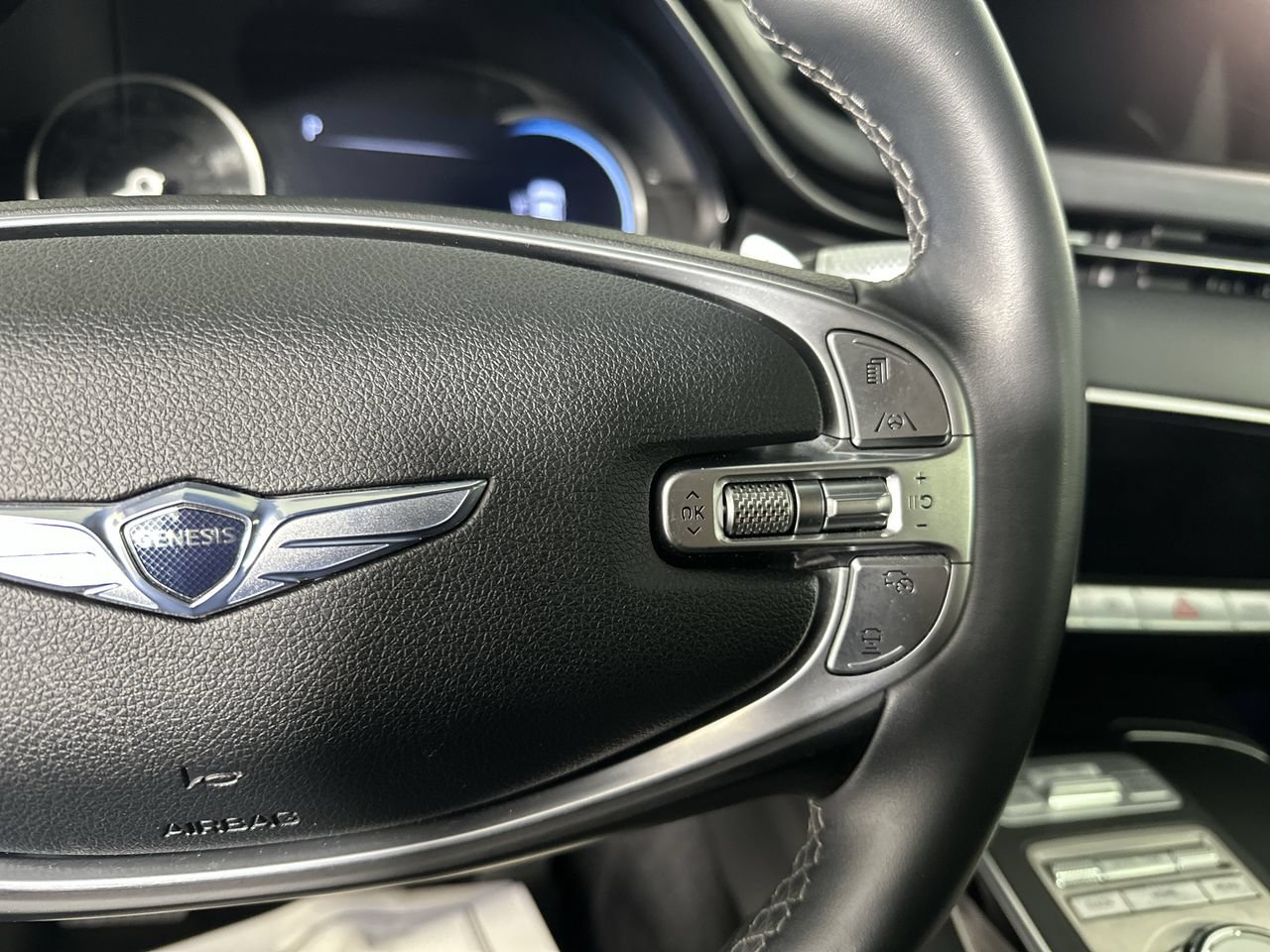 Used 2022 Genesis GV70 2.5T AWD/4WD image 7