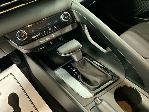 Used 2023 Hyundai Elantra SEL image 17