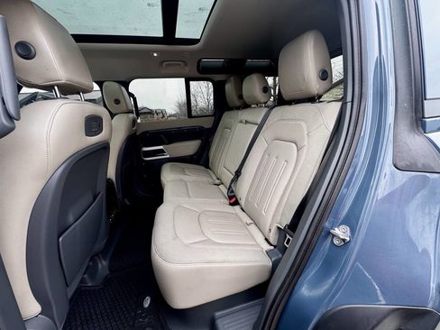 Used 2020 Land Rover Defender 110 SE image 30