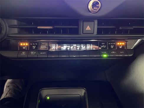 Used 2025 Toyota Crown Signia Limited image 19