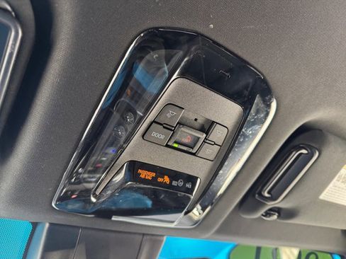 Used 2021 Toyota Venza XLE image 20