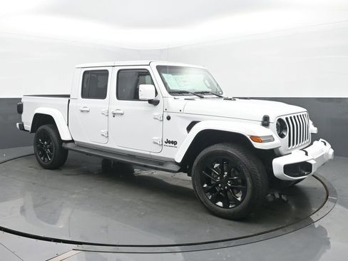 Used 2023 Jeep Gladiator Overland AWD/4WD image 7