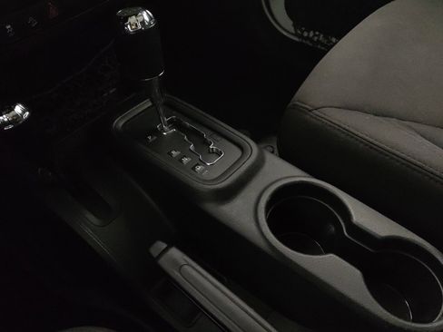 Used 2018 Jeep Wrangler Unlimited Sport S image 26