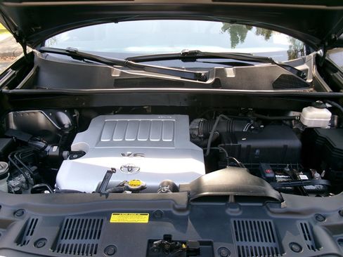 Used 2010 Toyota Highlander Limited image 54