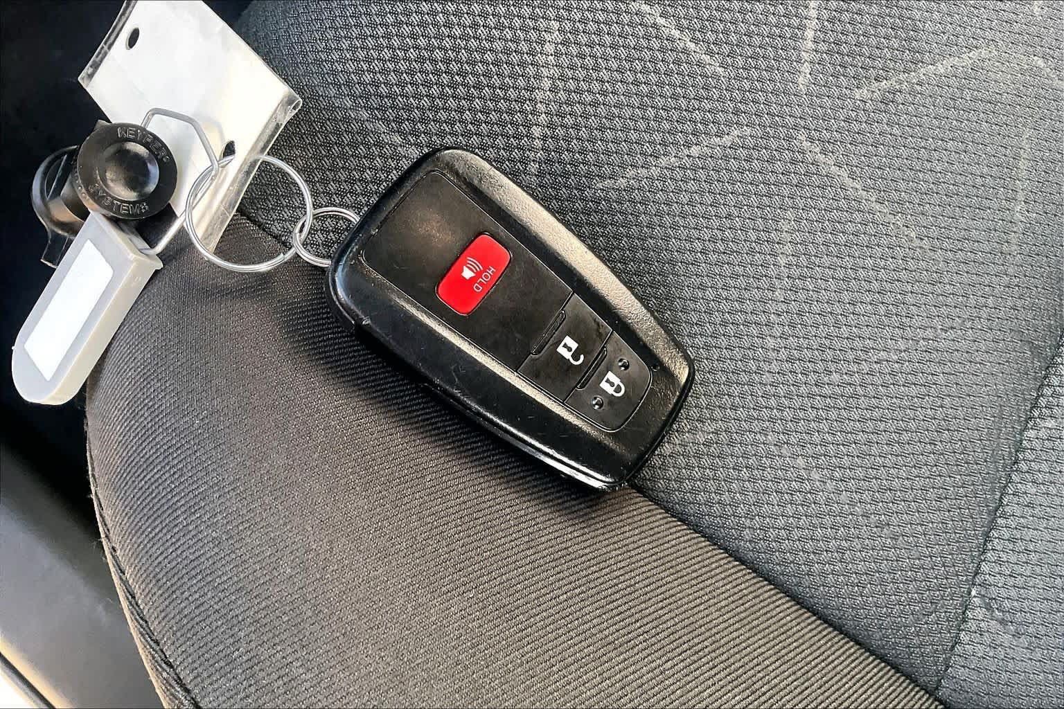 Used 2025 Toyota RAV4 XLE FWD image 14