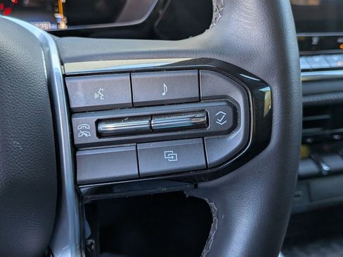 Used 2023 Chevrolet Colorado LT image 17