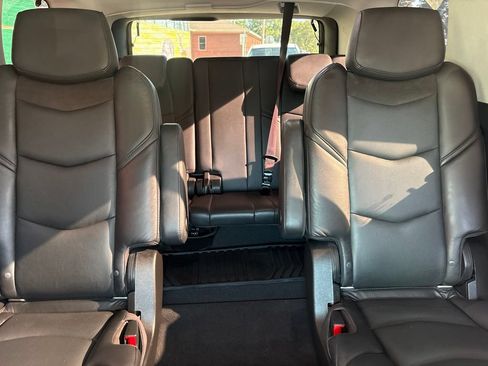 Used 2020 Cadillac Escalade 2WD image 17