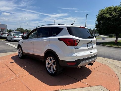 Used 2019 Ford Escape Titanium FWD image 4