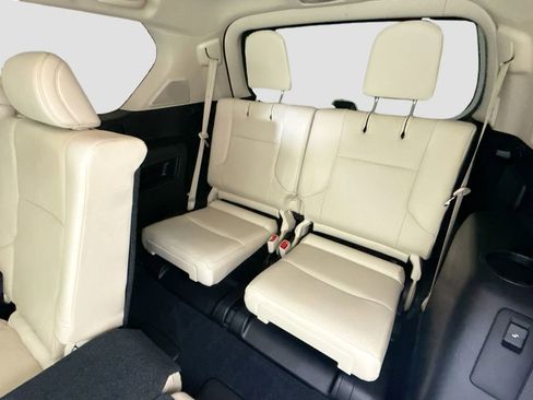 Used 2022 Lexus GX 460 Luxury w/ Accessory Package AWD/4WD image 22
