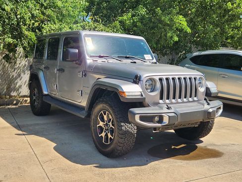 Used 2018 Jeep Wrangler Unlimited Sahara AWD/4WD image 3
