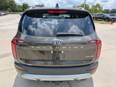 Used 2021 Kia Telluride SX w/ Towing Package FWD image 3
