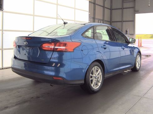 Used 2018 Ford Focus SE FWD image 4