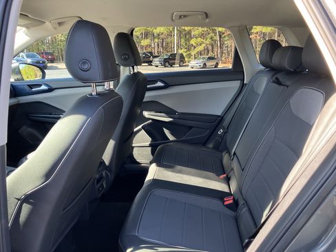 Used 2024 Volkswagen Taos SE image 32