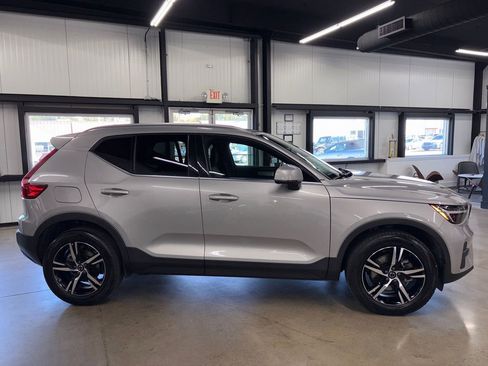 Used 2025 Volvo XC40 B5 Core image 13