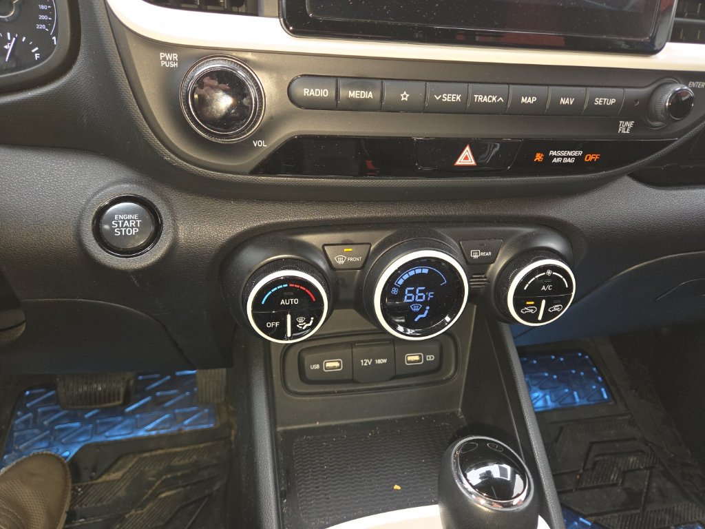 Certified 2022 Hyundai Venue Limited w/ Cargo Package FWD image 16
