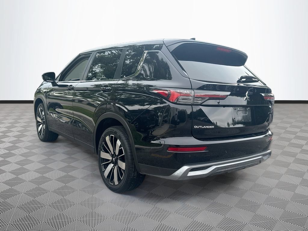 Used 2025 Mitsubishi Outlander SE FWD image 8