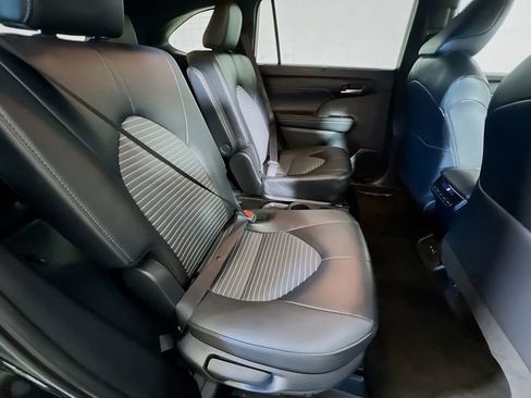 Certified 2025 Toyota Highlander XSE AWD/4WD image 25