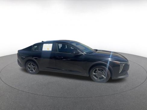 Used 2025 Kia K4 FWD image 2