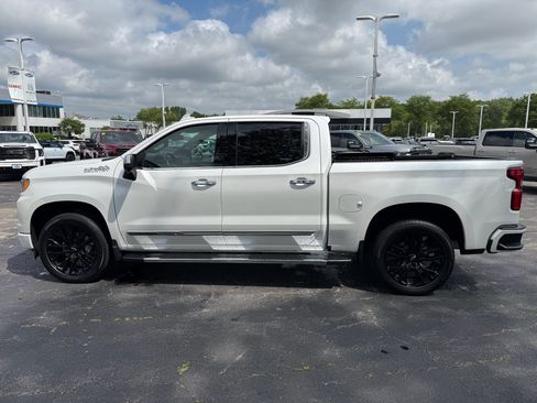 Used 2022 Chevrolet Silverado 1500 High Country w/ High Country Premium Package AWD/4WD image 8